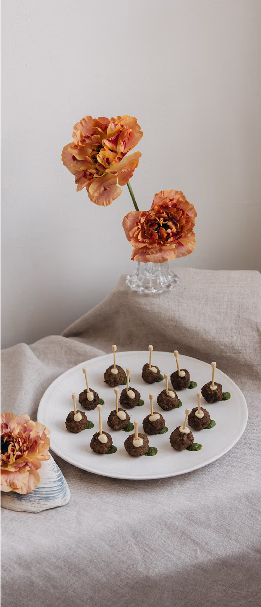 Table serving with flowers by Annamarie Marquet